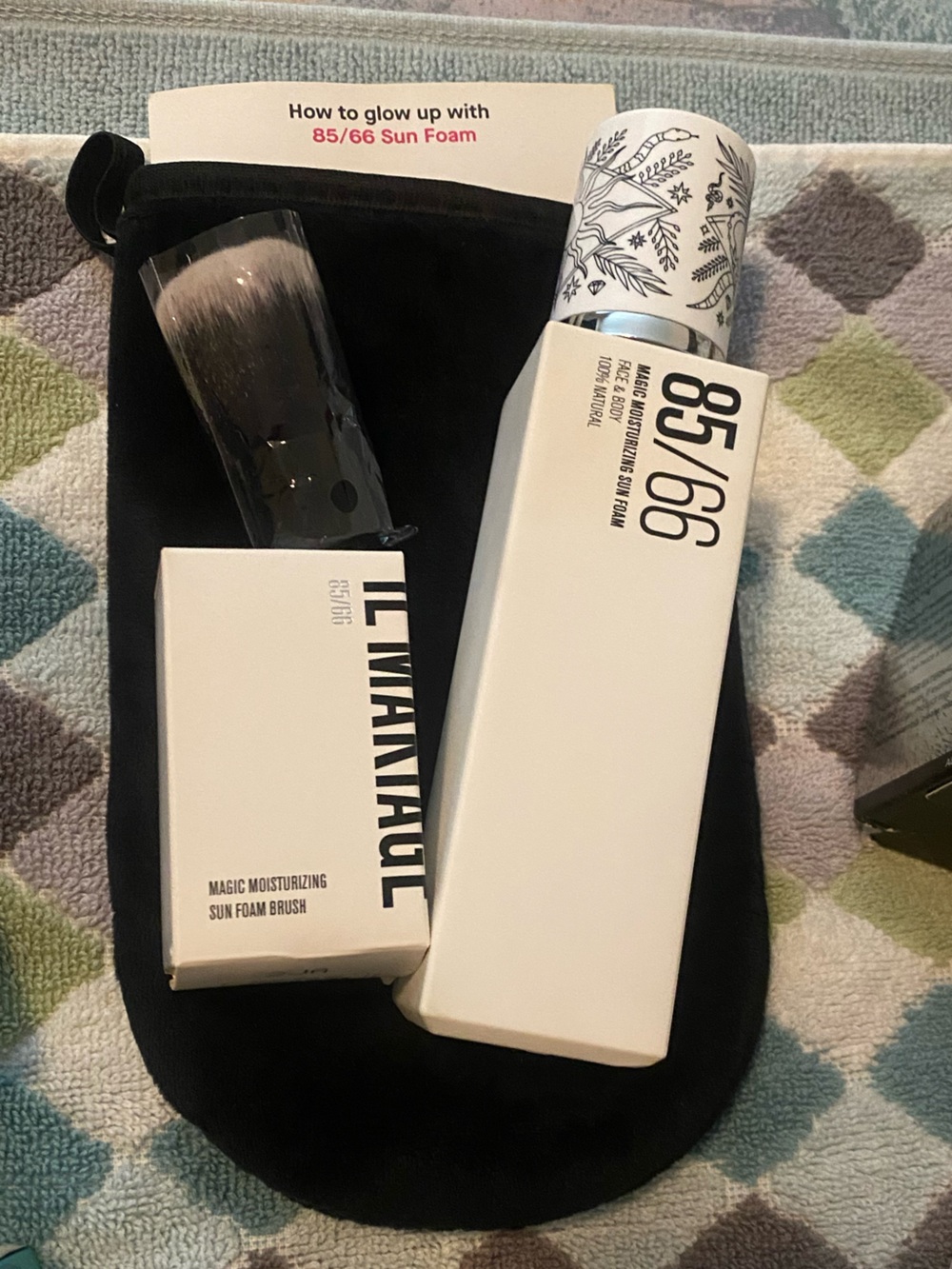 IL MAKIAGE White Sun Foam & Brush Set with Black Pouch
